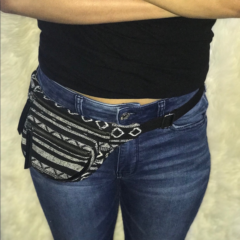 Forever 21 Fanny Pack - Picture 5 of 7